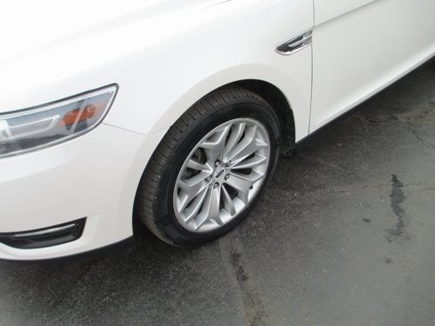 Used 2016 Ford Taurus Limited image 10