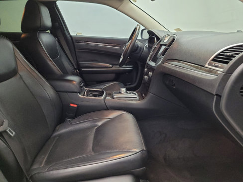 Used 2018 Chrysler 300 Limited image 21