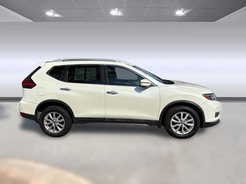 Used 2017 Nissan Rogue SV w/ SV Premium Package image 8