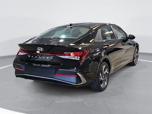 New 2025 Hyundai Elantra Sport image 5