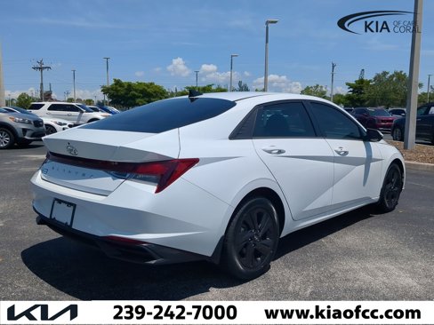 Used 2023 Hyundai Elantra SEL image 5