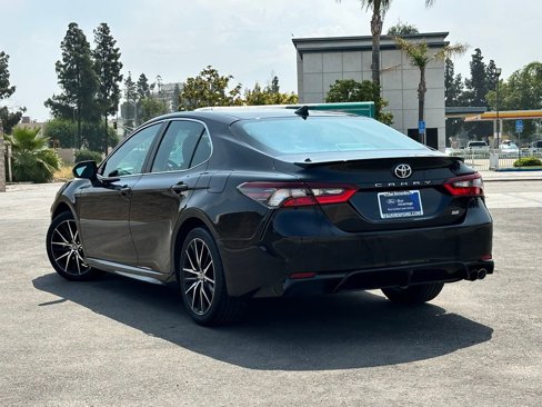 Used 2022 Toyota Camry SE image 5