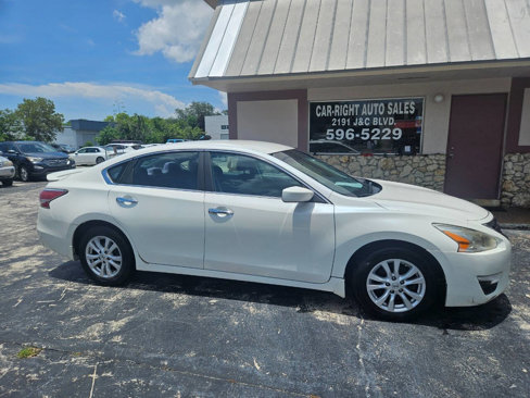 Used 2014 Nissan Altima 2.5 S w/ Sport Value Package image 2