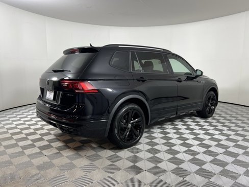 Used 2024 Volkswagen Tiguan SE R-Line image 7