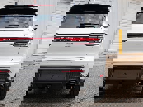 Certified 2025 Porsche Macan image 16