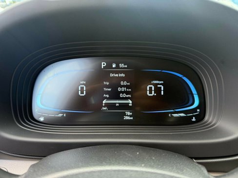 Used 2025 Hyundai Venue SEL image 4