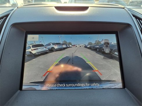 Used 2020 Ford Edge SE image 4