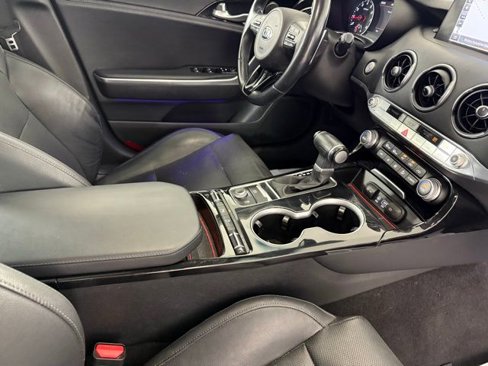 Used 2018 Kia Stinger Premium image 40