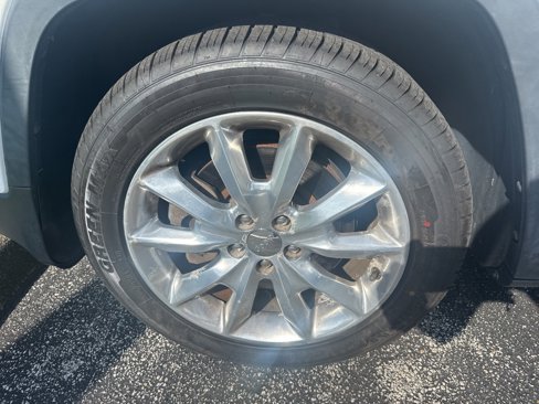 Used 2016 Jeep Cherokee Limited image 8