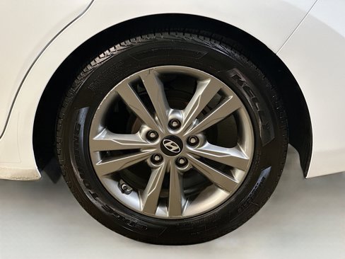 Used 2017 Hyundai Elantra SE image 6