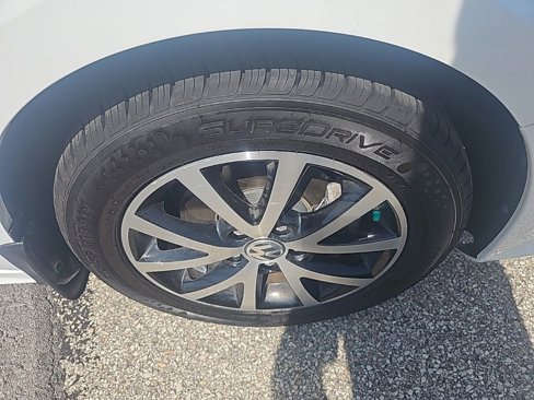 Used 2017 Volkswagen Jetta SE image 39