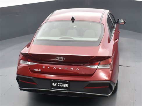 Certified 2025 Hyundai Elantra SE image 16