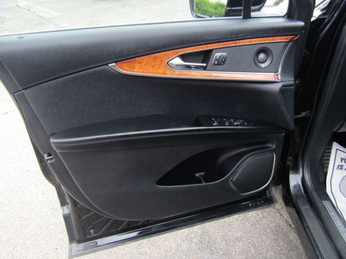 Used 2019 Lincoln Nautilus Reserve image 19