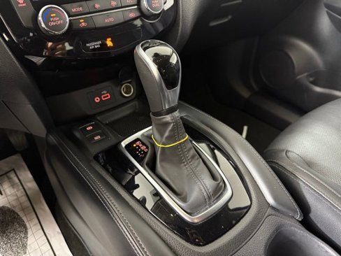 Used 2020 Nissan Rogue SL image 25