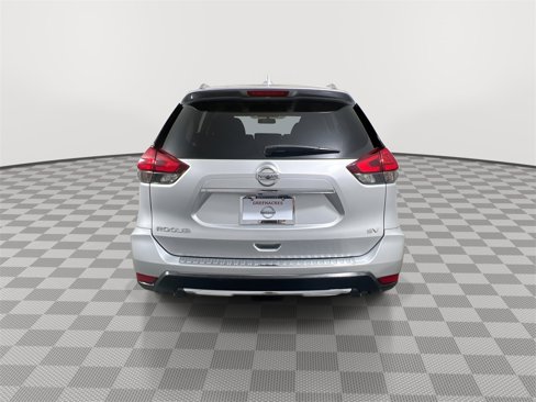 Used 2017 Nissan Rogue SV image 7