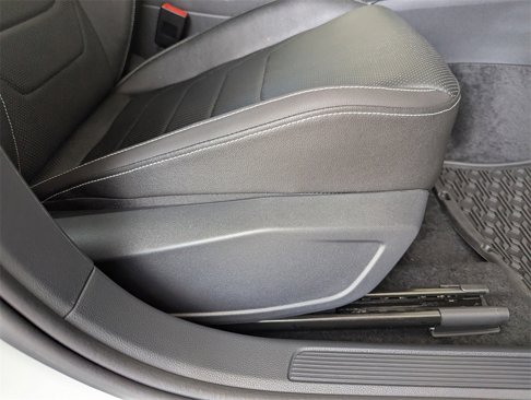 Certified 2024 Volkswagen Jetta SEL image 40