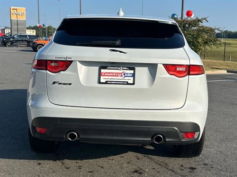 Used 2017 Jaguar F-PACE R-Sport image 7