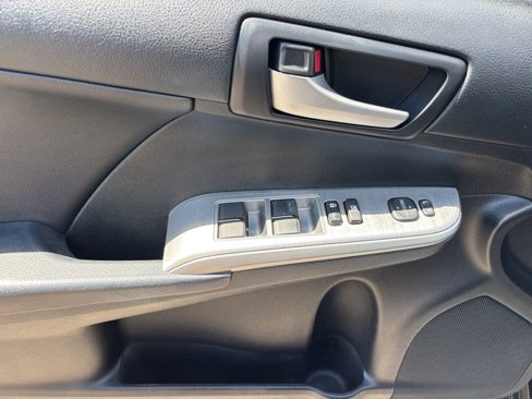 Used 2014 Toyota Camry L image 26