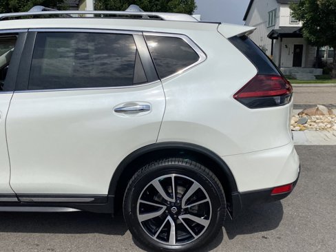 Used 2019 Nissan Rogue SL w/ Premium Package image 4