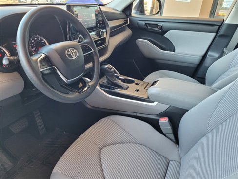 Used 2021 Toyota Highlander L image 12