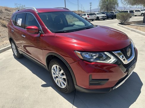 Used 2018 Nissan Rogue SV image 3