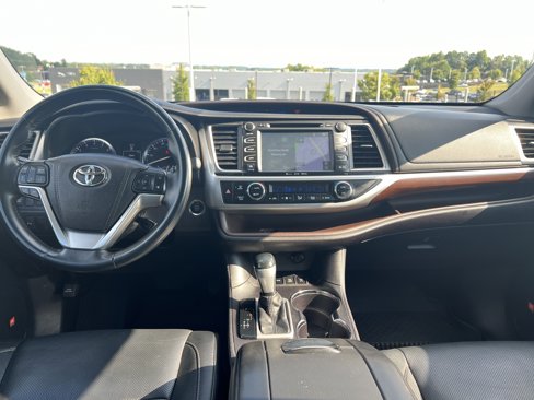 Used 2016 Toyota Highlander Limited image 29