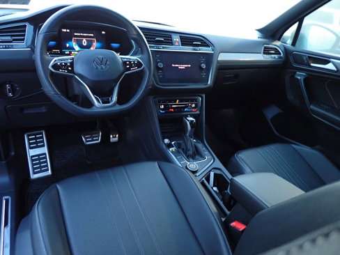 Used 2022 Volkswagen Tiguan SE R-Line image 19