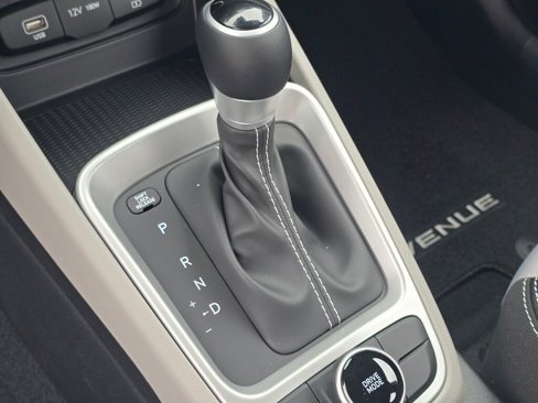 New 2025 Hyundai Venue SEL image 24