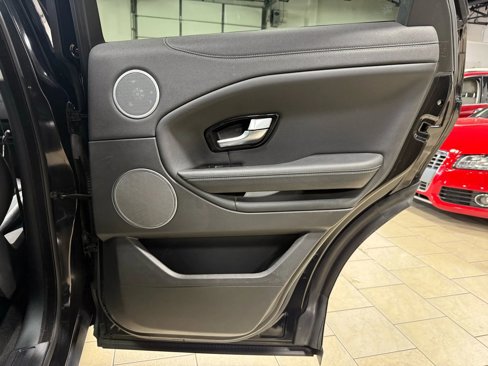 Used 2016 Land Rover Range Rover Evoque SE Premium image 32