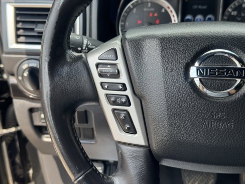 Used 2019 Nissan Titan SV w/ SV Convenience Package image 12