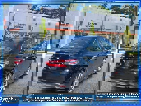 Used 2020 Toyota Camry LE image 6