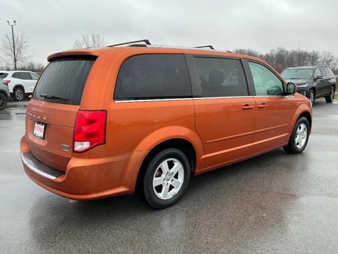 Used 2011 Dodge Grand Caravan Crew image 3