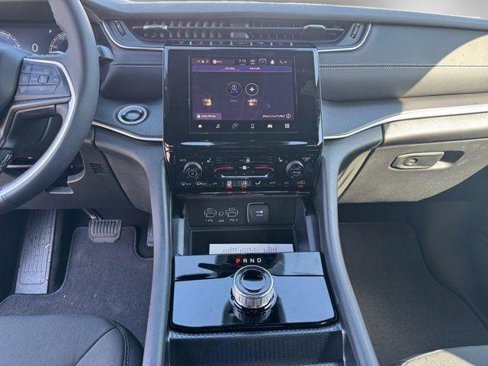 New 2025 Jeep Grand Cherokee L Laredo w/ Luxury Tech Group I image 11