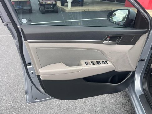 Used 2017 Hyundai Elantra SE image 19