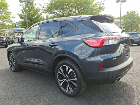Used 2022 Ford Escape SE w/ SE Sport Appearance Package image 4