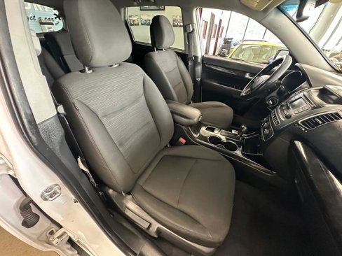Used 2014 Kia Sorento LX image 38