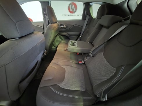 Used 2021 Jeep Cherokee Latitude image 11