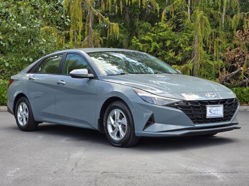 Used 2022 Hyundai Elantra SE w/ Cargo Package image 3