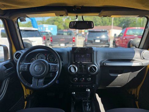 Used 2015 Jeep Wrangler Rubicon w/ Power Convenience Group image 19