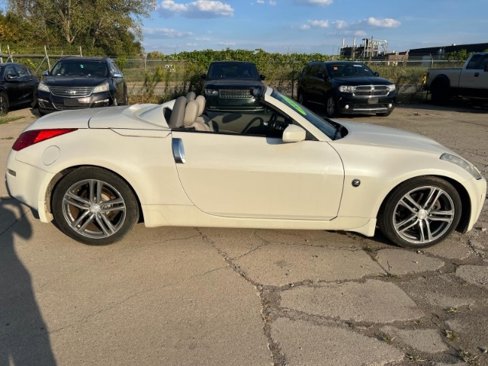 Used 2007 Nissan 350Z Touring image 3