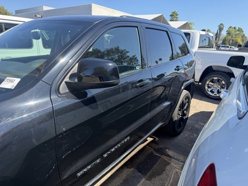 Used 2018 Jeep Grand Cherokee Altitude image 4