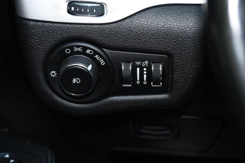 Used 2016 Jeep Cherokee Trailhawk w/ Cold Weather Group image 26