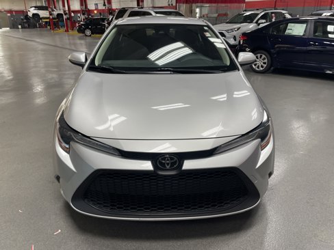 Used 2020 Toyota Corolla LE image 3