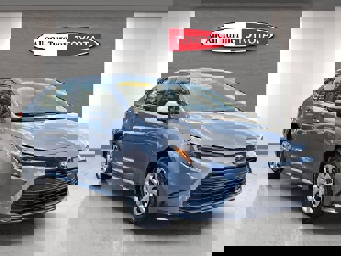 Used 2025 Toyota Corolla LE image 4