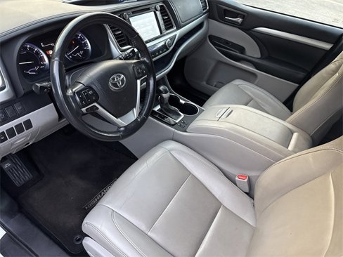 Used 2019 Toyota Highlander XLE image 4