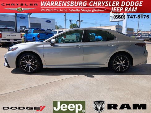 Used 2023 Toyota Camry SE image 7