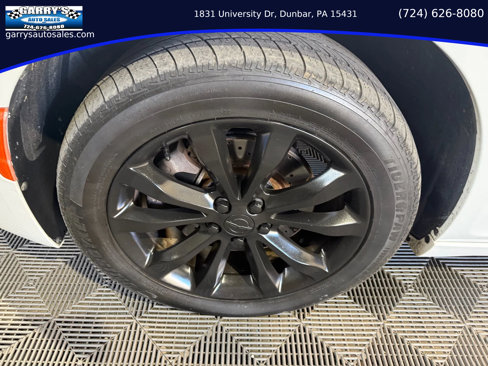 Used 2018 Chrysler 300 Limited image 11