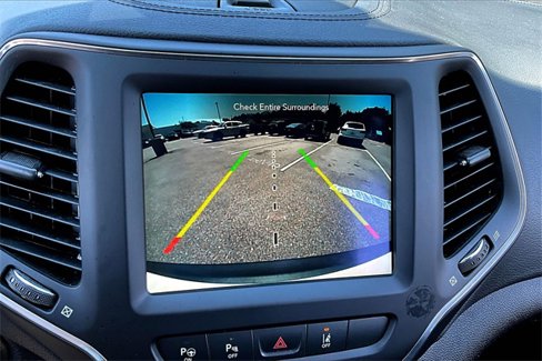 Used 2023 Jeep Cherokee Altitude Lux image 14