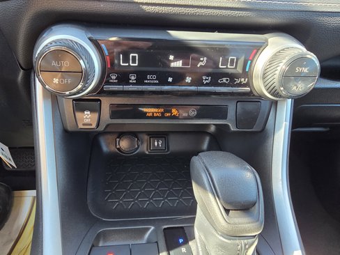 Used 2019 Toyota RAV4 LE image 23