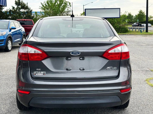 Used 2015 Ford Fiesta SE image 4